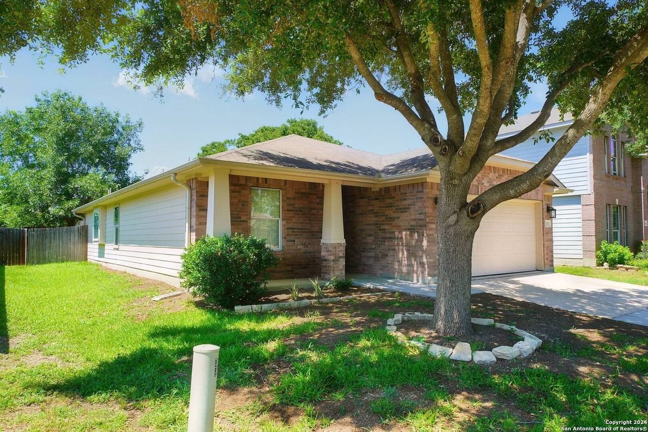 320 Longhorn Way - Photo 3 of 36