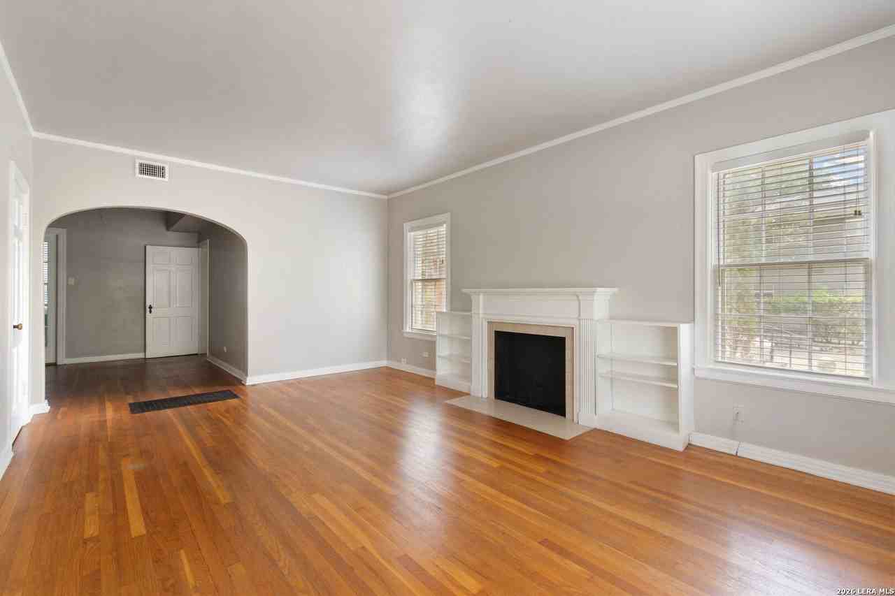 336 E Lullwood Ave #1 - Photo 3 of 15