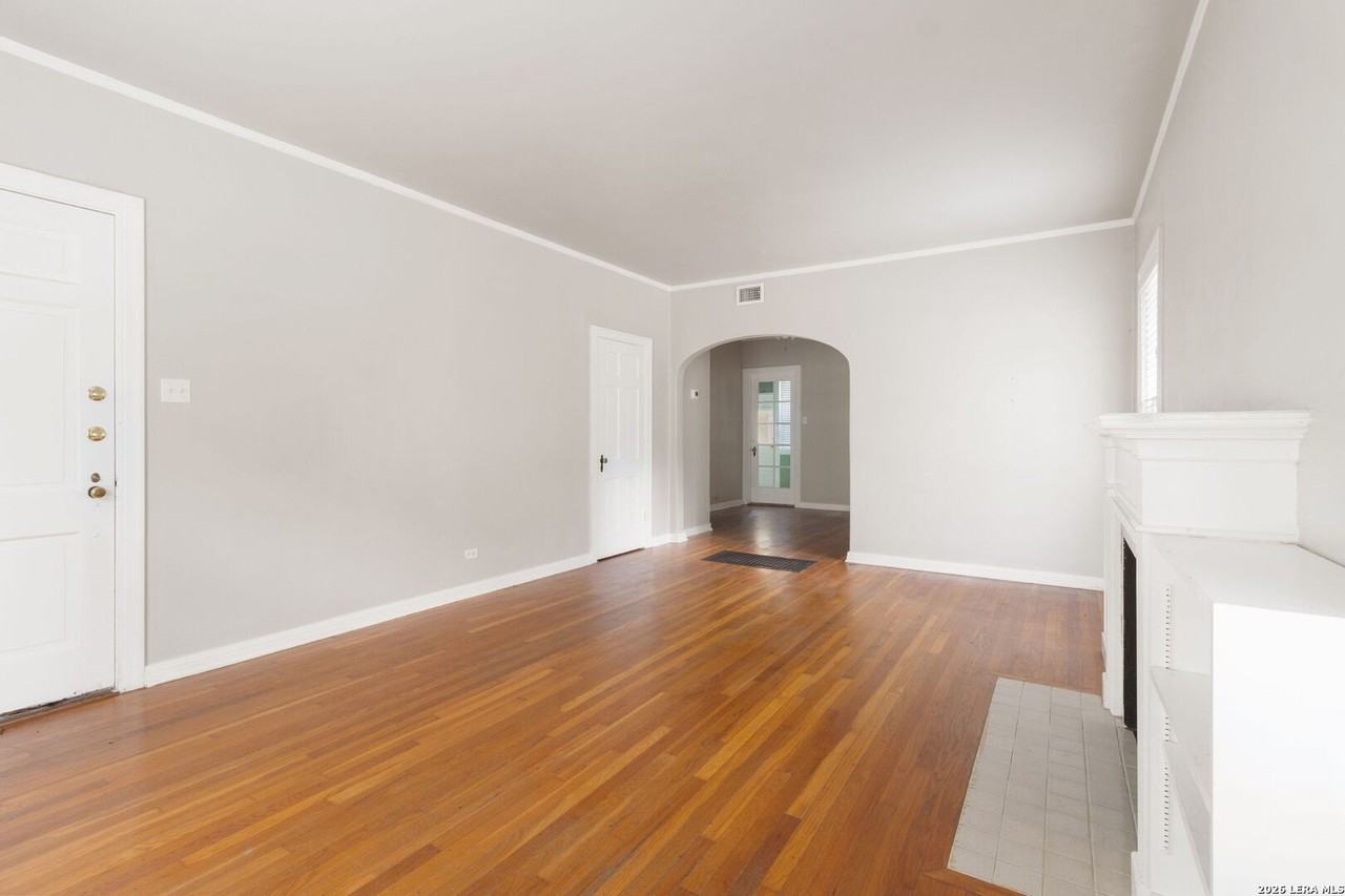 336 E Lullwood Ave #1 - Photo 4 of 15