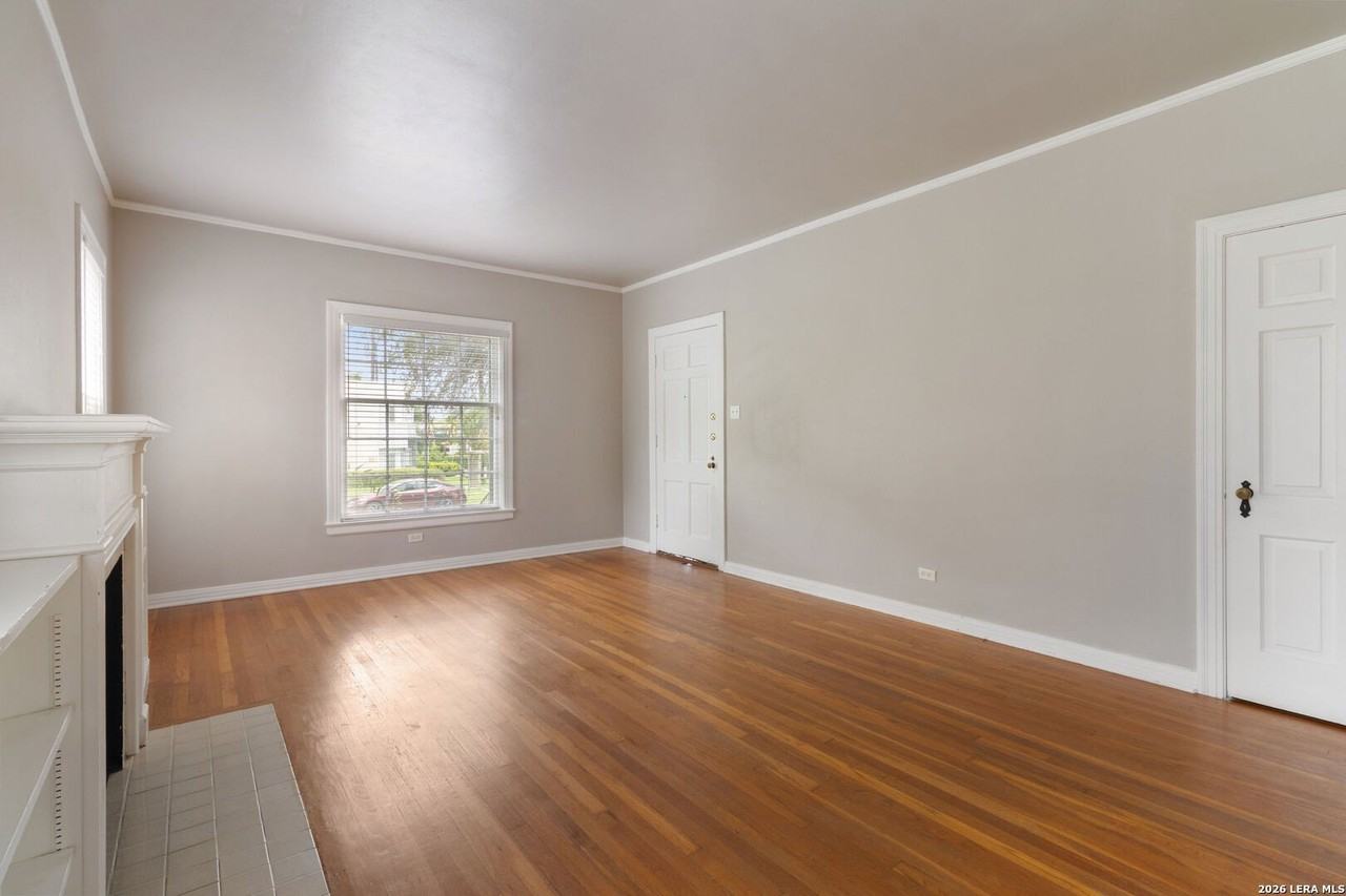 336 E Lullwood Ave #1 - Photo 6 of 15