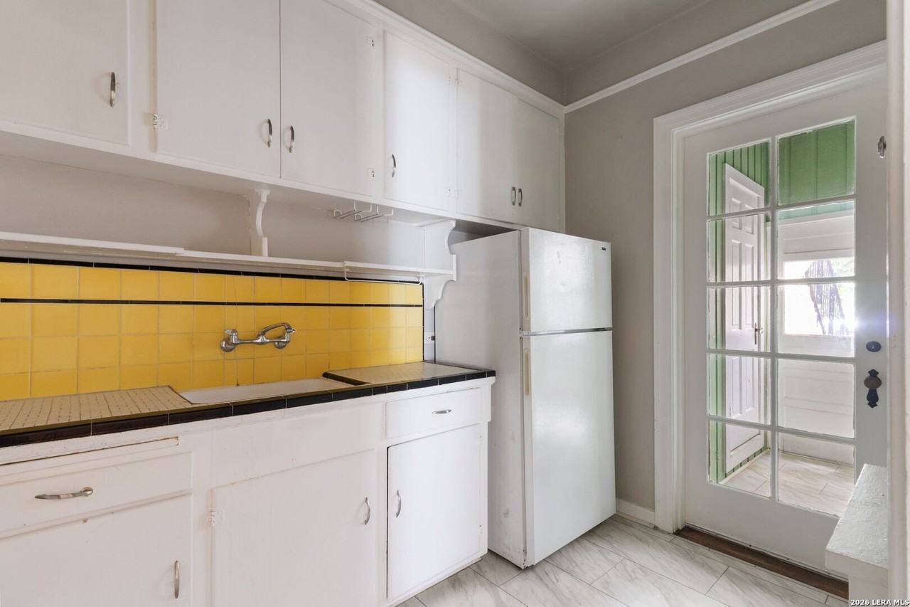 336 E Lullwood Ave #1 - Photo 7 of 15