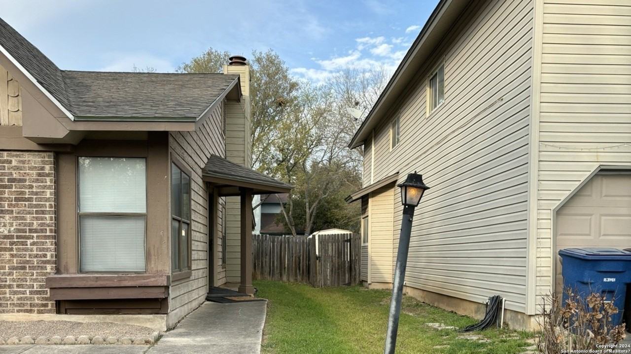 3319 Tree Grove Dr - Photo 4 of 29