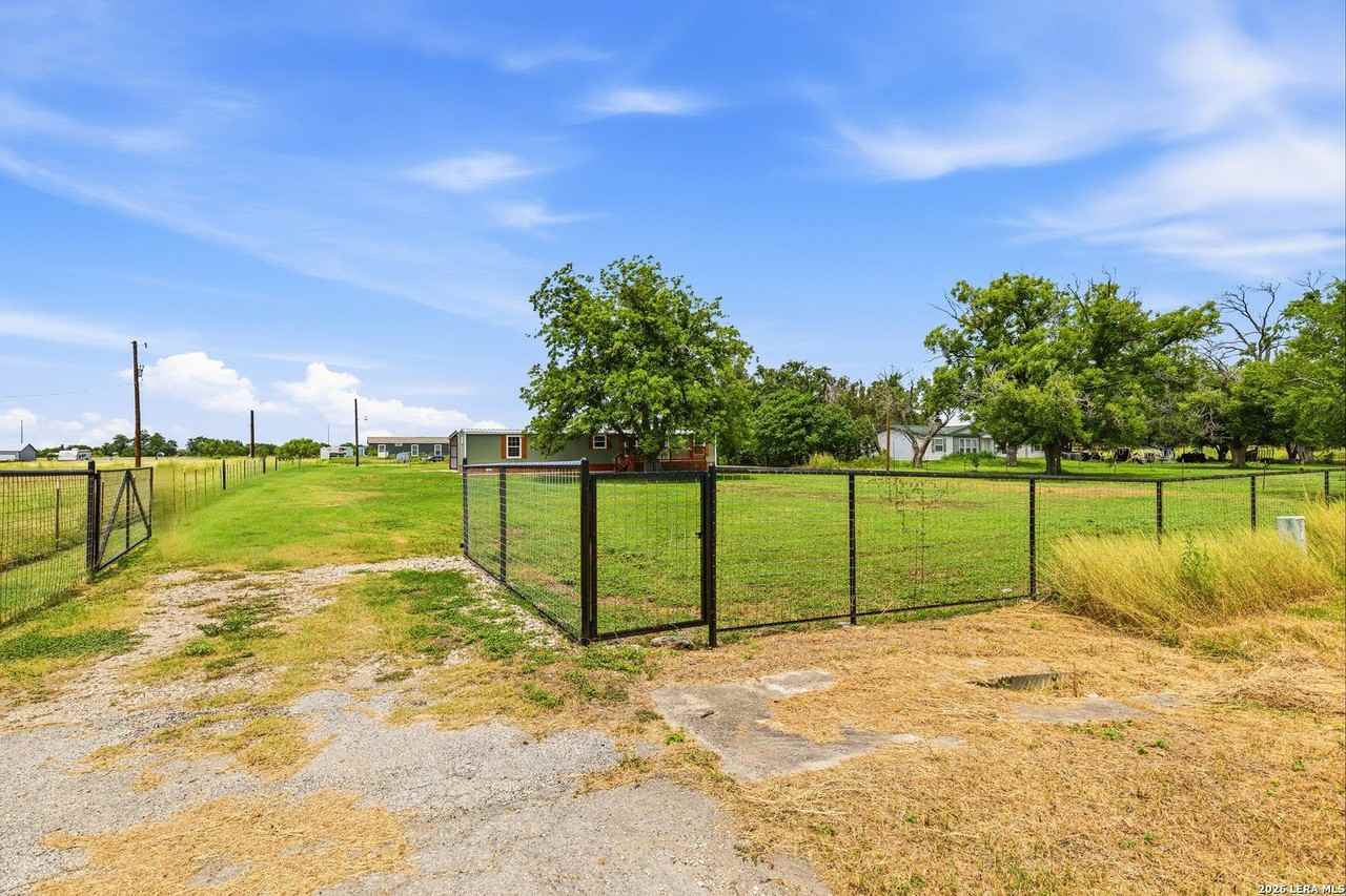 16345 Fm 463 - Photo 4 of 24