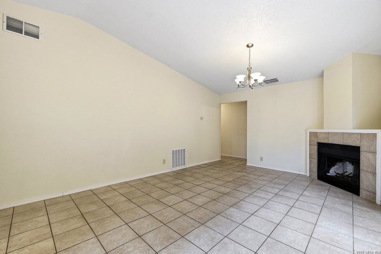 9707 Valley Crst - Photo 3 of 23