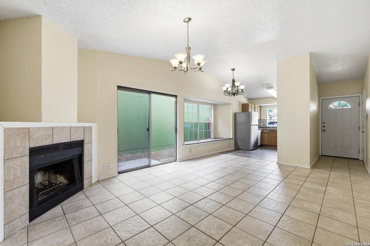 9707 Valley Crst - Photo 4 of 23