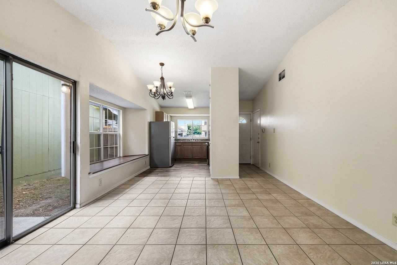 9707 Valley Crst - Photo 5 of 23