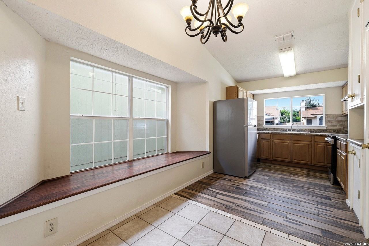 9707 Valley Crst - Photo 6 of 23