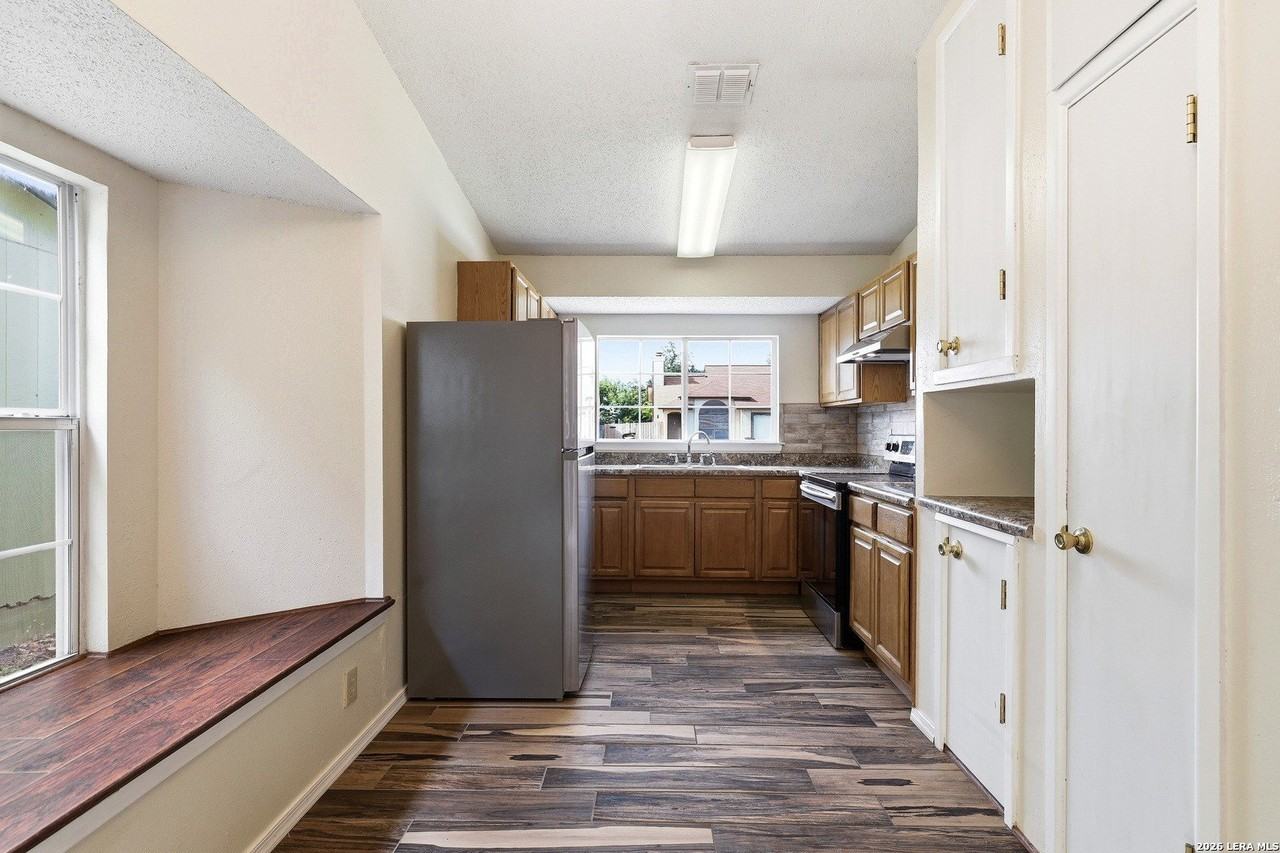 9707 Valley Crst - Photo 7 of 23