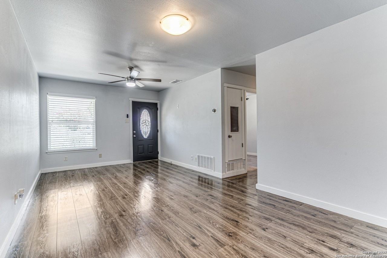 224A Frey St - Photo 3 of 17