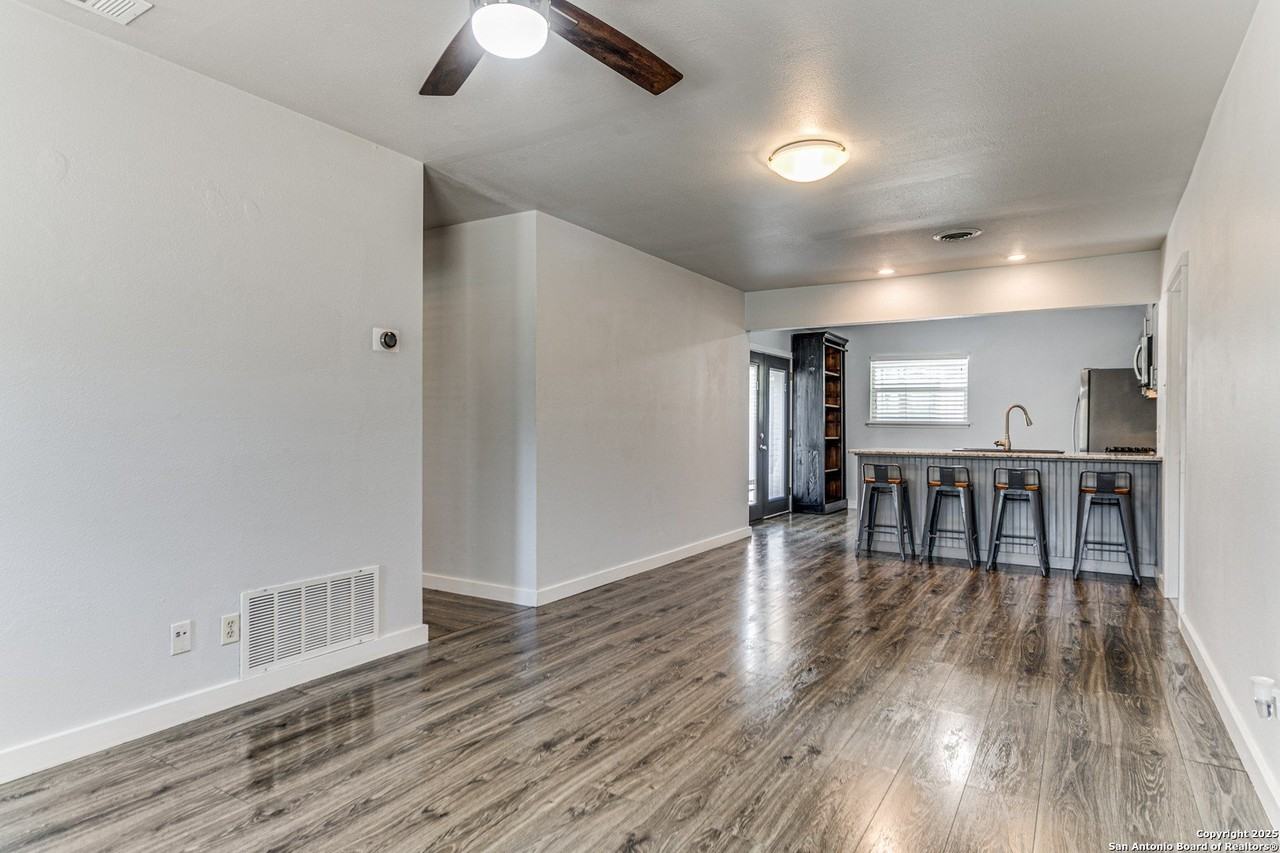 224A Frey St - Photo 4 of 17