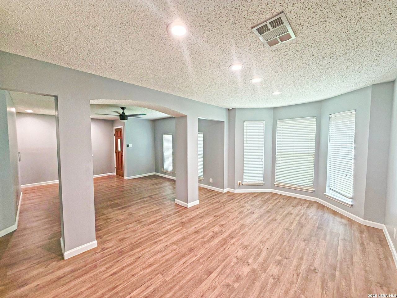 1302 Whitegate - Photo 3 of 24