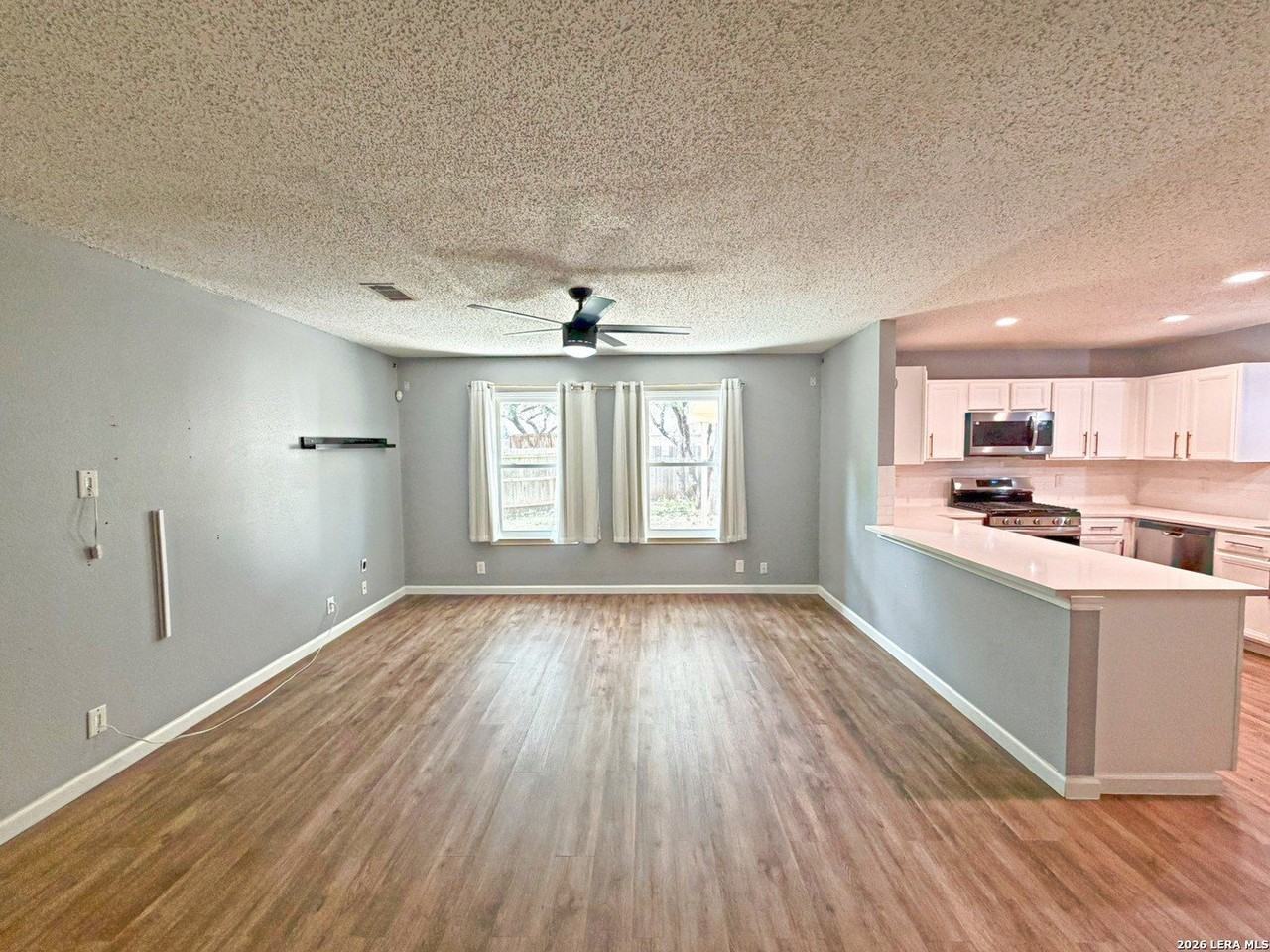 1302 Whitegate - Photo 4 of 24