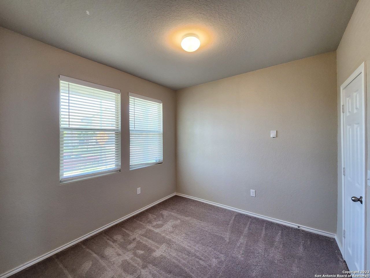 6811 Freedom Hls - Photo 5 of 31