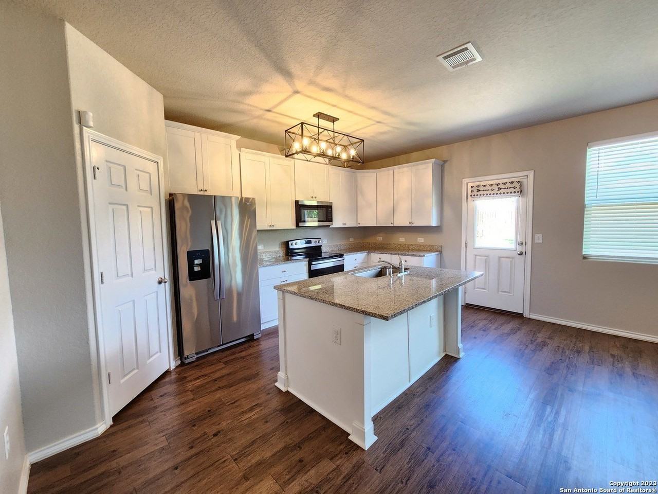 6811 Freedom Hls - Photo 7 of 31