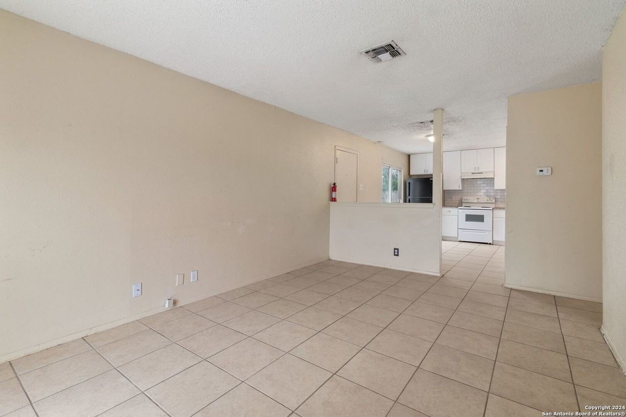 1523 Noble Oak Dr - Photo 2 of 17