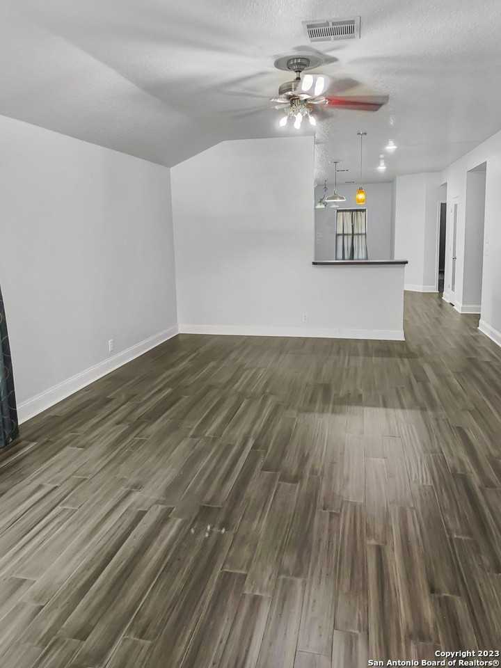 325 Longhorn Way - Photo 3 of 19
