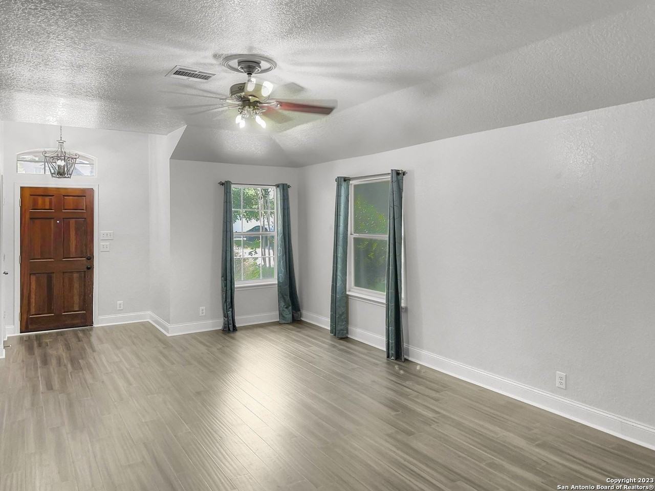 325 Longhorn Way - Photo 4 of 19