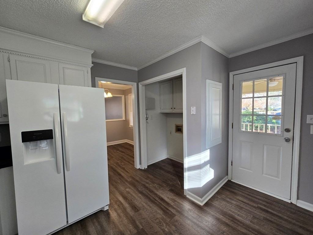 2230 Tudor St - Photo 6 of 14