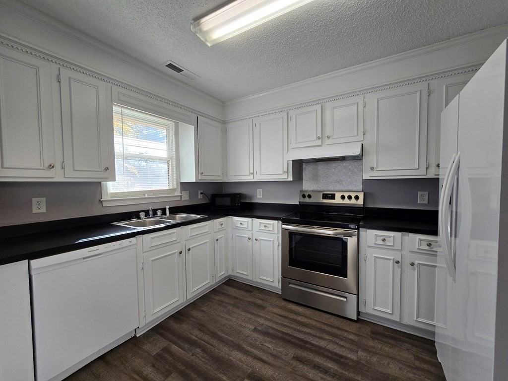 2230 Tudor St - Photo 7 of 14