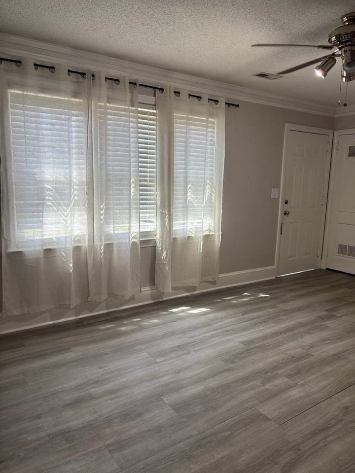 505 Adams Ave - Photo 6 of 50