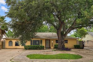 featured image of 5554 Beechnut St
