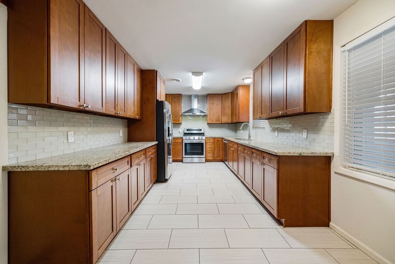 5554 Beechnut St - Photo 4 of 21