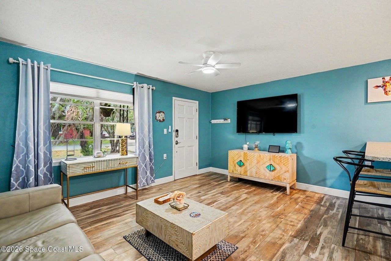122 East Ct - Photo 4 of 20