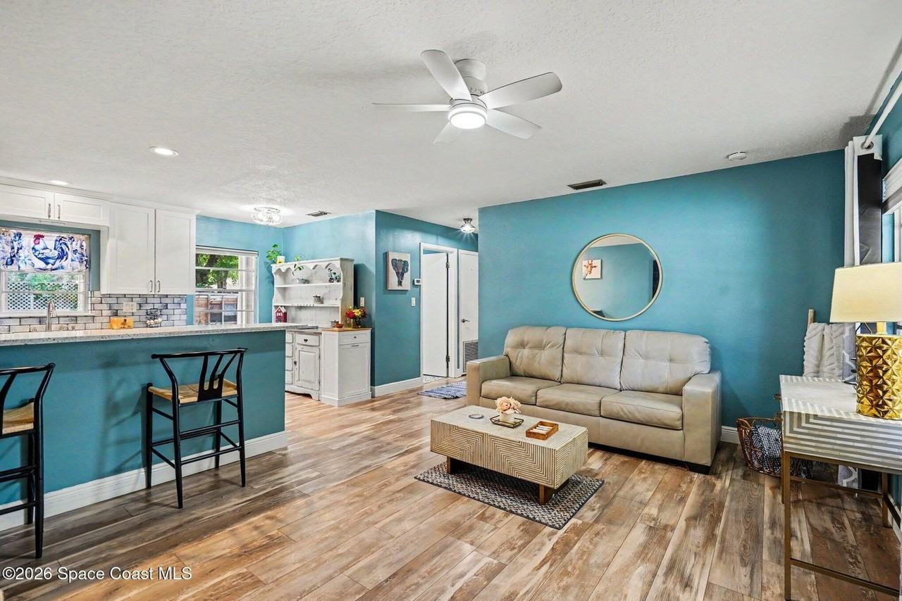 122 East Ct - Photo 5 of 20