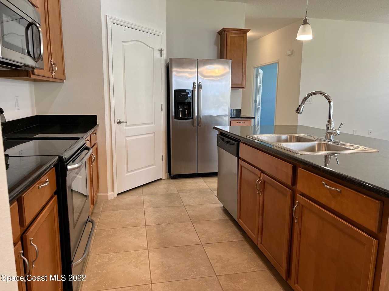 728 Remington Green Dr Se - Photo 5 of 23