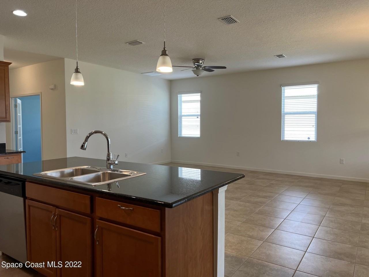 728 Remington Green Dr Se - Photo 6 of 23