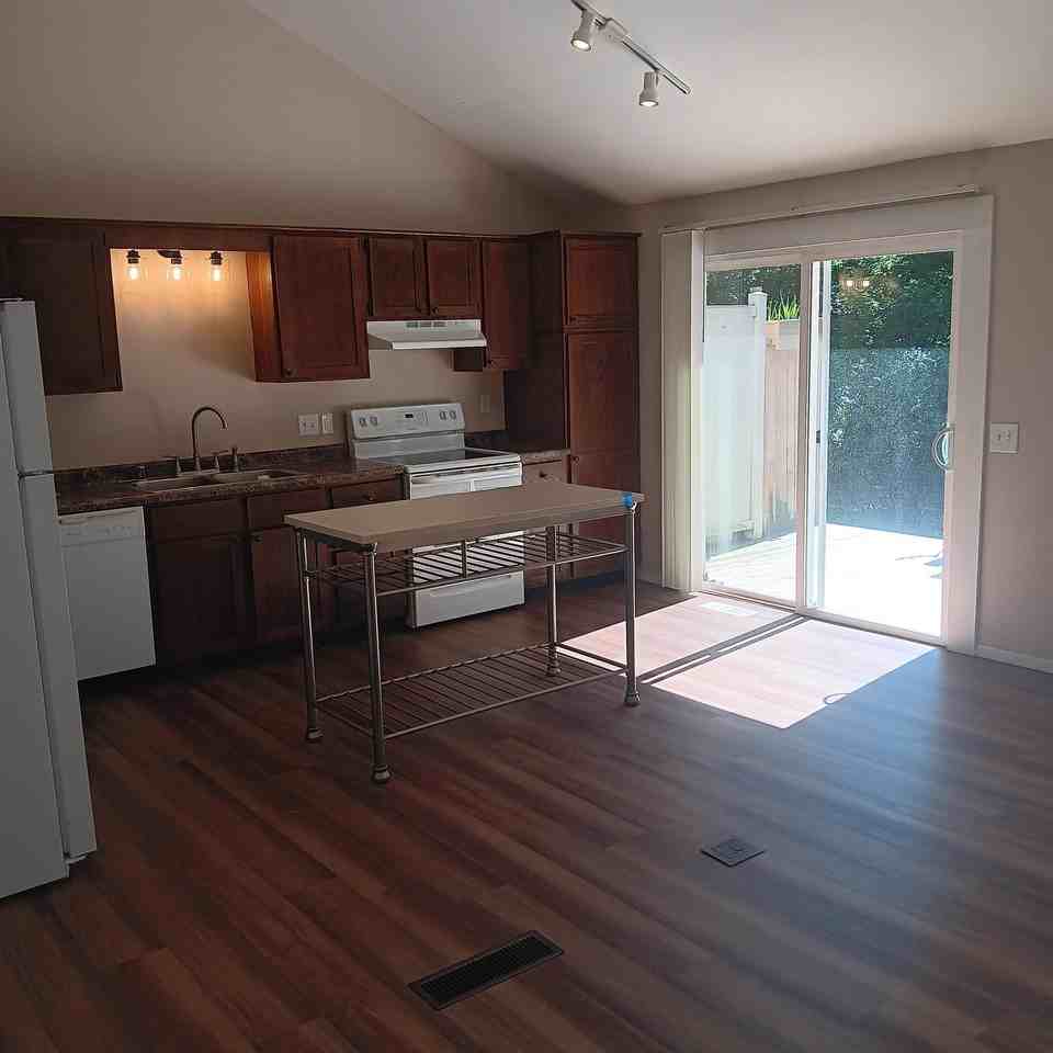 2677 Richardson St - Photo 4 of 14