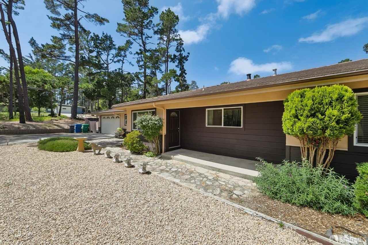 4052 Costado Rd - Photo 3 of 35
