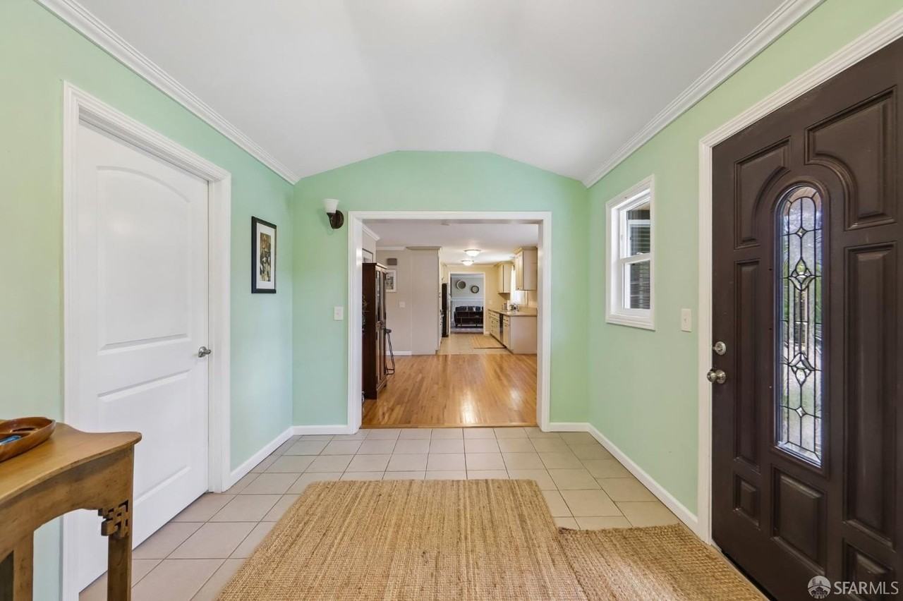 4052 Costado Rd - Photo 4 of 35