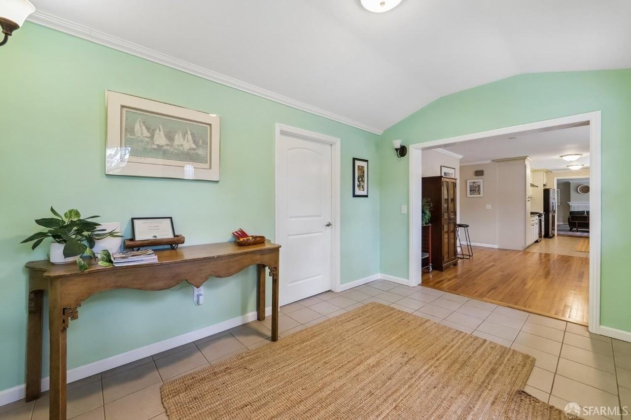 4052 Costado Rd - Photo 5 of 35