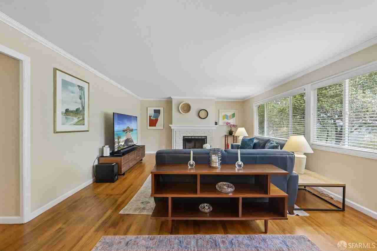 4052 Costado Rd - Photo 6 of 35