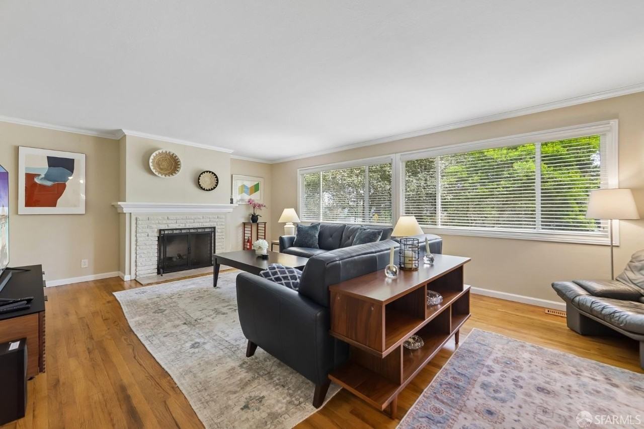 4052 Costado Rd - Photo 7 of 35