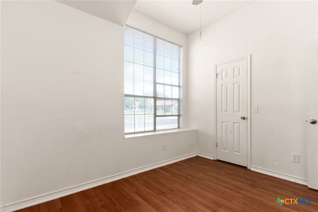 2702 Hemlock Dr - Photo 3 of 14