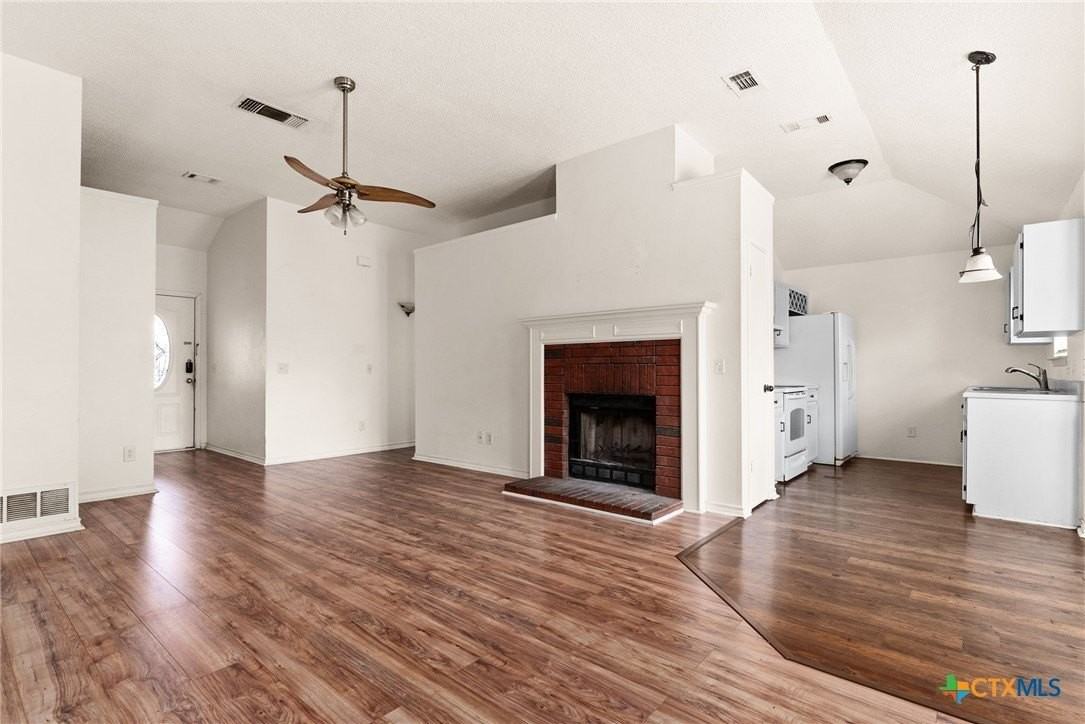 2702 Hemlock Dr - Photo 4 of 14