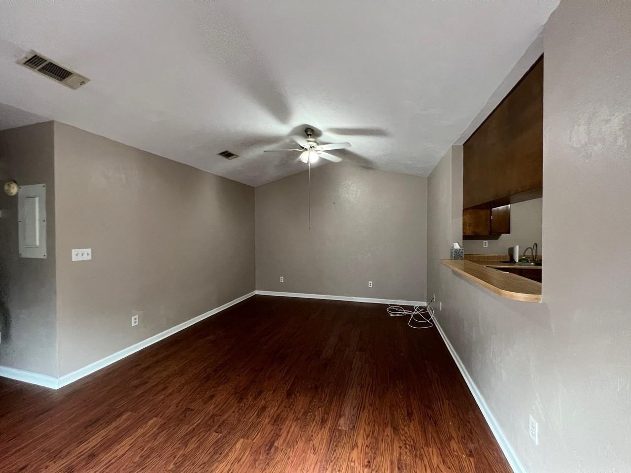 121 Boardwalk St - Photo 5 of 17