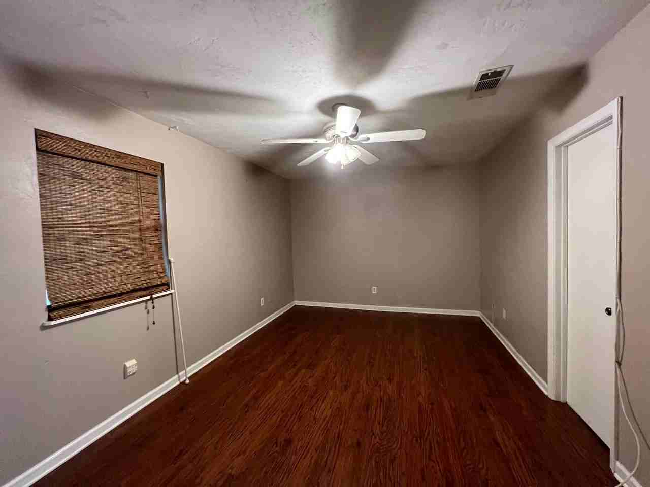 121 Boardwalk St - Photo 7 of 17