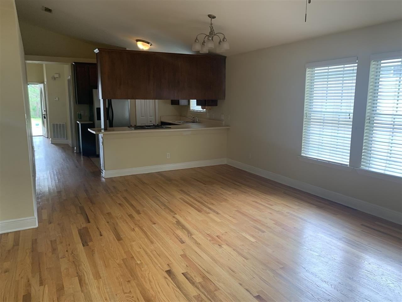 1445 Crescent Hill Dr - Photo 2 of 9
