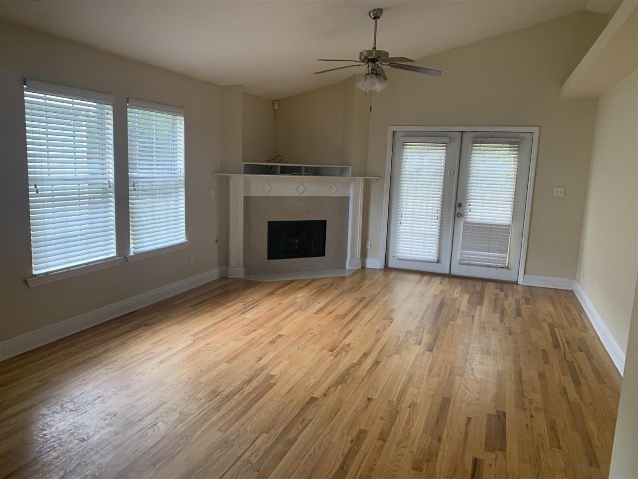 1445 Crescent Hill Dr - Photo 3 of 9
