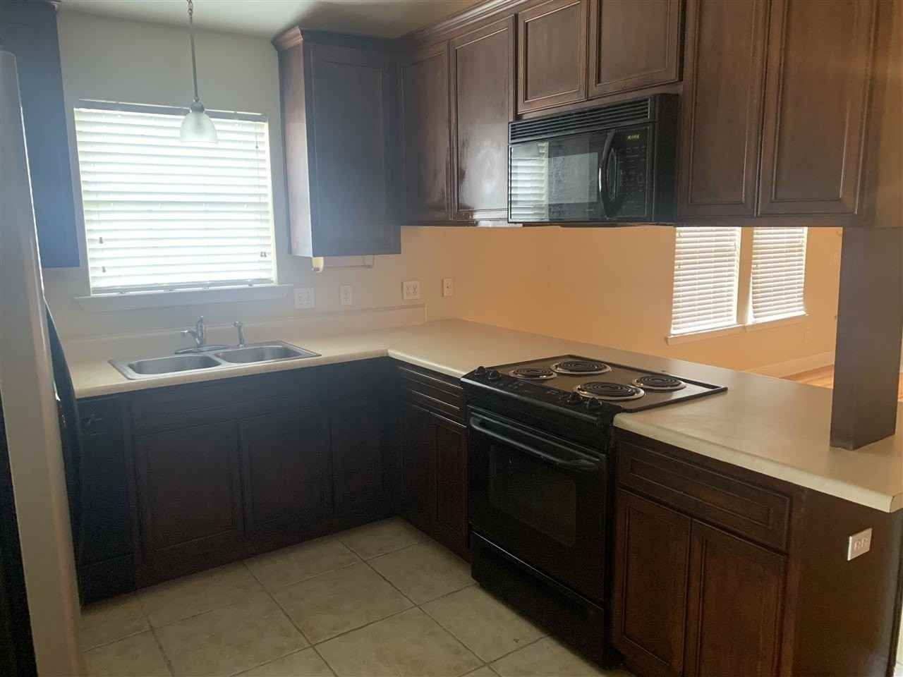 1445 Crescent Hill Dr - Photo 4 of 9