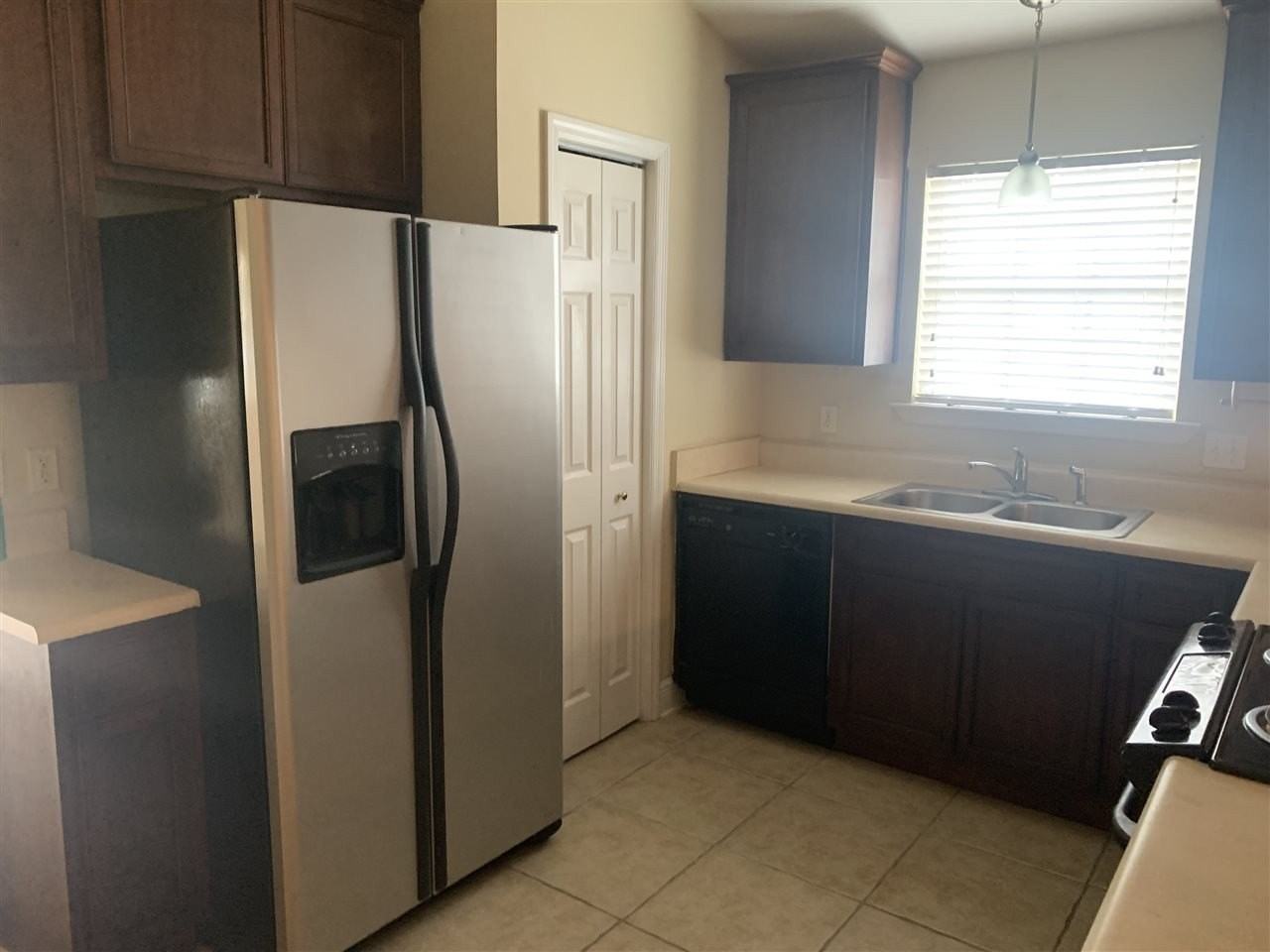 1445 Crescent Hill Dr - Photo 5 of 9
