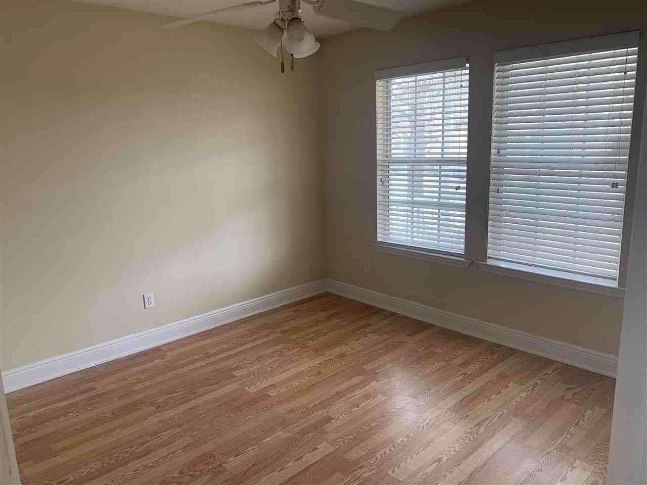 1445 Crescent Hill Dr - Photo 7 of 9
