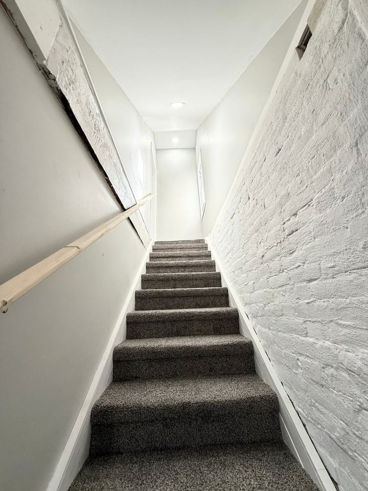 41 Howe St - Photo 5 of 11