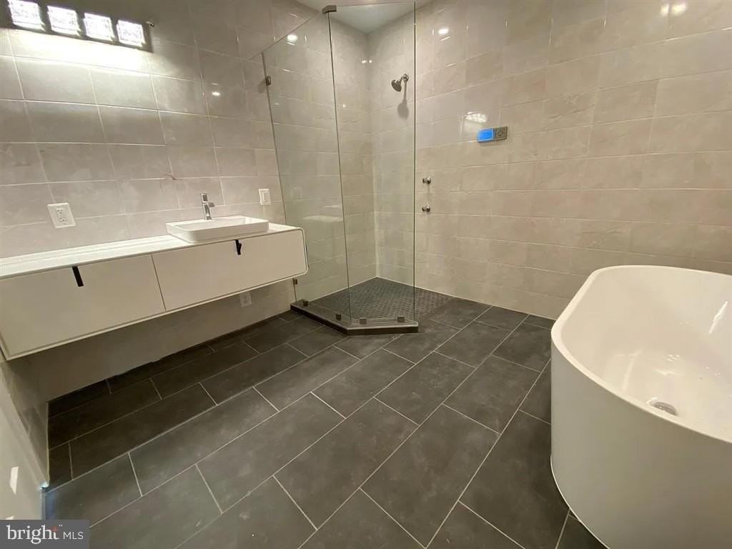 1361 Newton St Nw - Photo 5 of 6