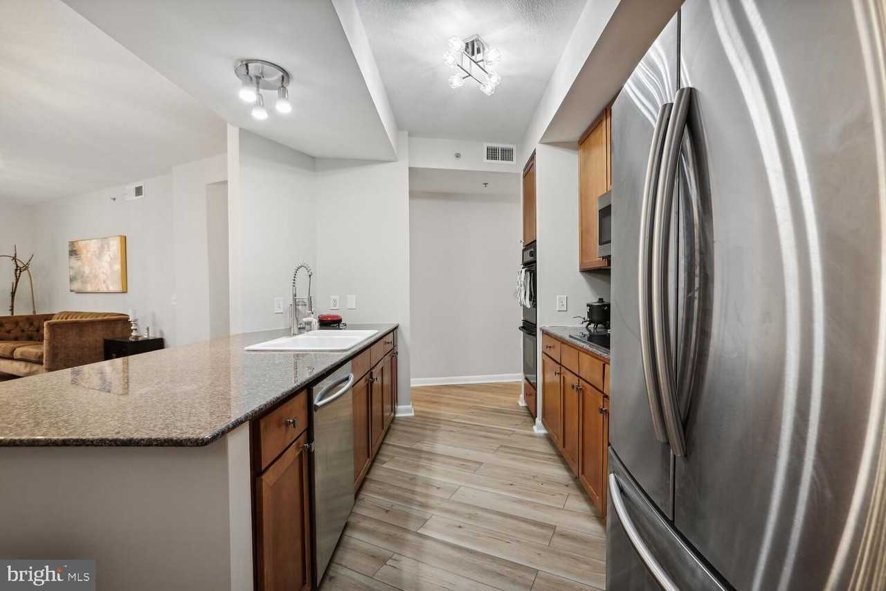 400 Massachusetts Ave Nw #411 - Photo 7 of 34