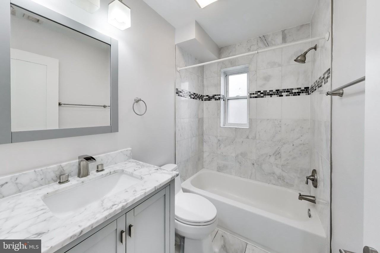 5031 H St Se #4 - Photo 3 of 17