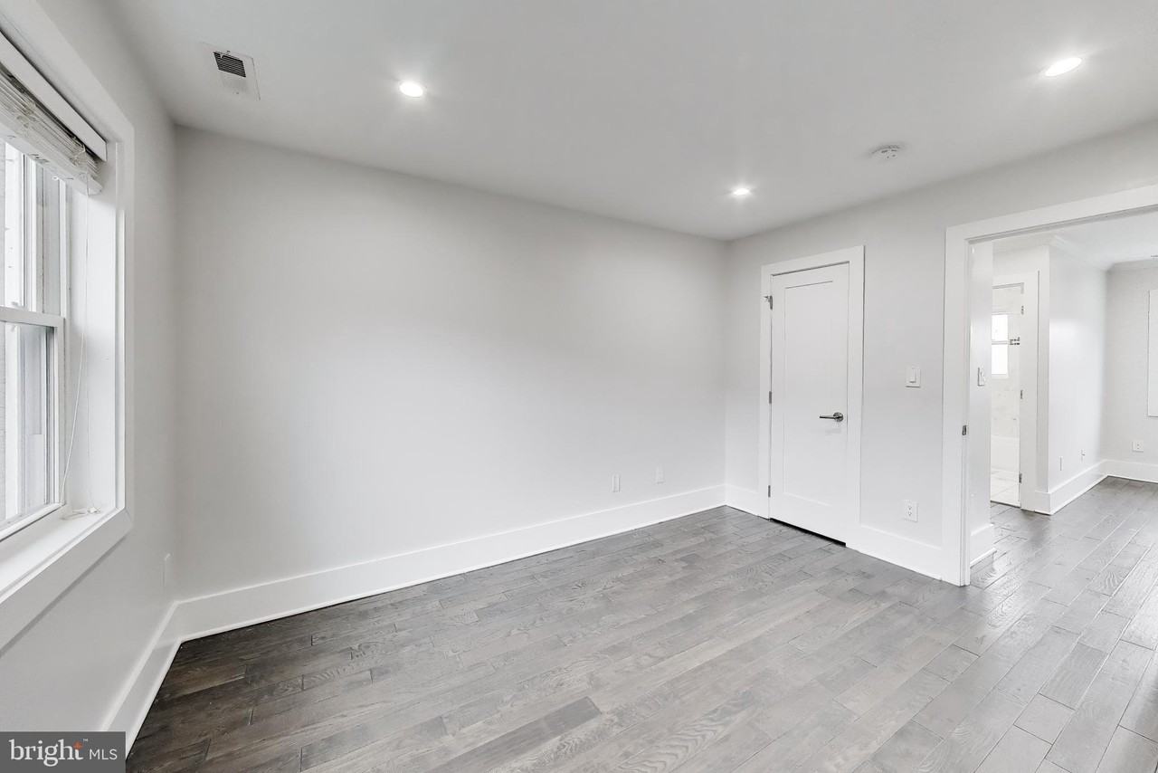 5031 H St Se #4 - Photo 5 of 17